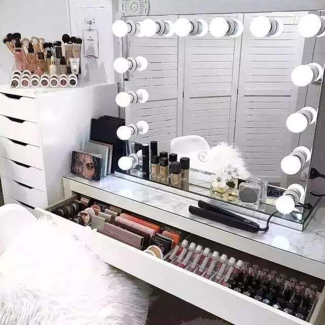 Dressing up area